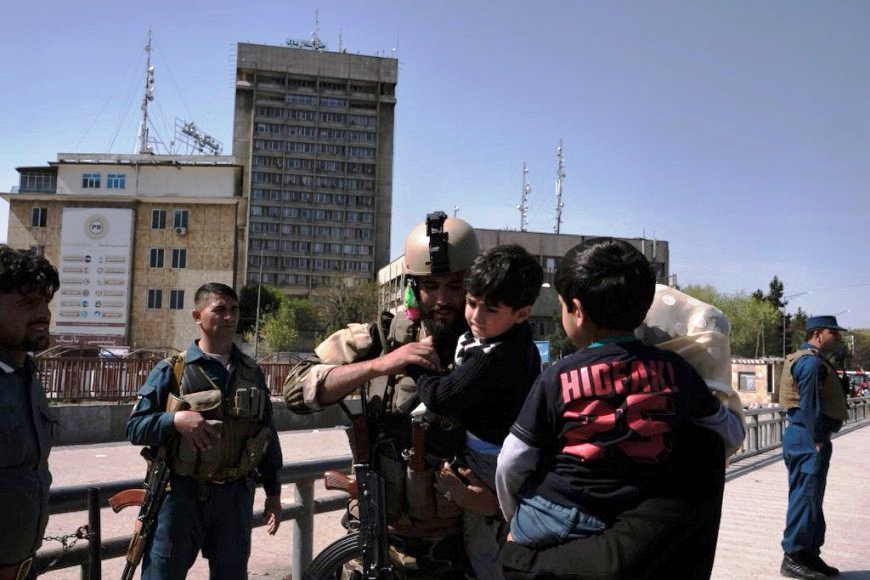 Напад врз зградата на Министерството за телекомуникации во Кабул (ВИДЕО)