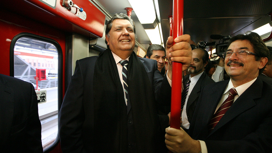 Поранешниот претседател на Перу се самоуби пред да го уапсат
