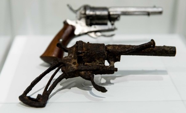 Се продава револверот со кој се убил Ван Гог? (ФОТО)
