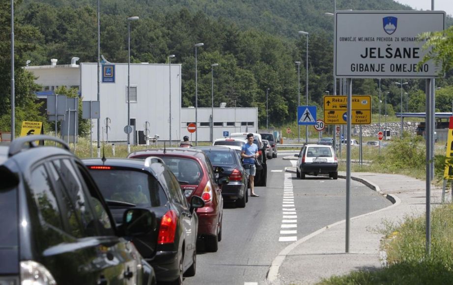 Словенците протестираат против мигрантите, бараат подобра заштита на границата