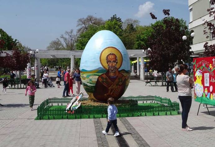 Свети Николе  доби  велигденско јајце тешко 600 килограми(ФОТО)