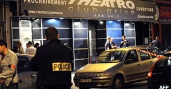 Маскирани напаѓачи отворија оган кон кафуле во Франција (ВИДЕО/ФОТО)