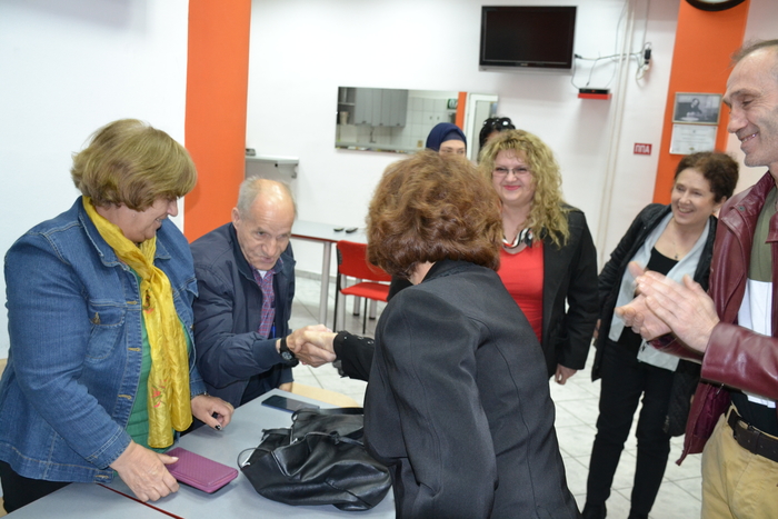 Силјановска-Давкова ги посети Здружението на глуви и наглуви на Град Скопје и „Еко Планета“