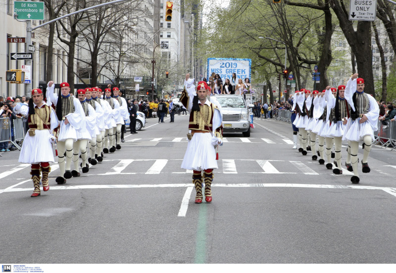 Грците маршираа во Њујорк со звуците на „Македонија славна“