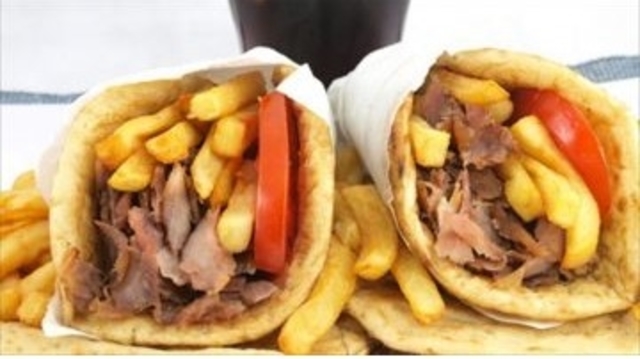 Поскапува омиленото јадење на Македонците: Од 1 мај гирото во Грција три евра