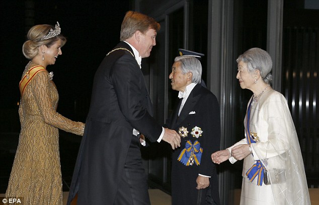 Царот и царицата на Јапонија слават 60 години брак