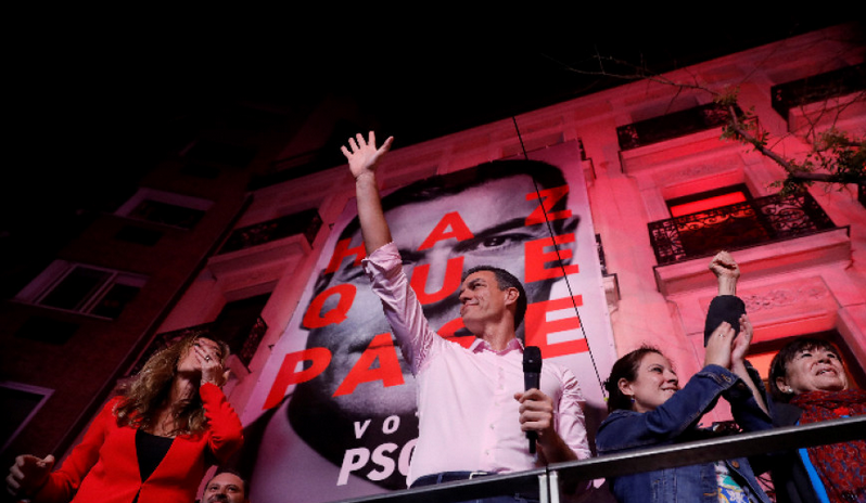 Шпанскиот премиер Педро Санчез објави победа на  парламентарните избори