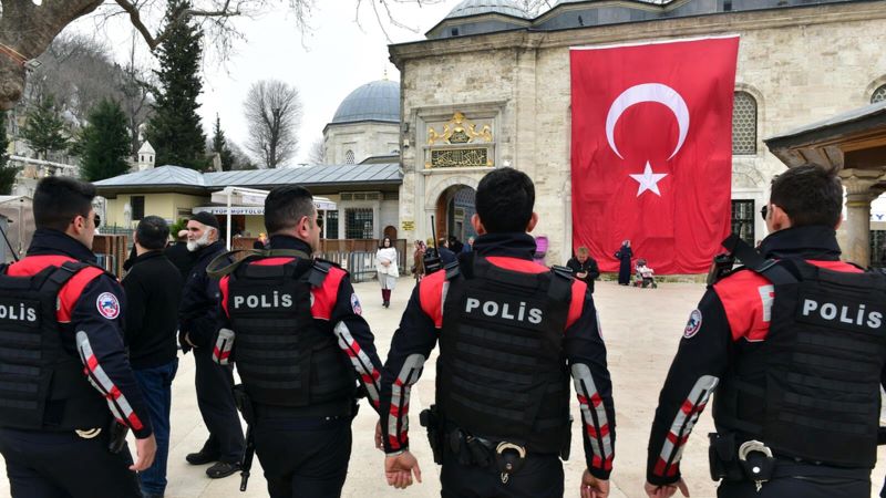 Турција одреди притвор за 210 воени лица заради поврзаност со Ѓулен