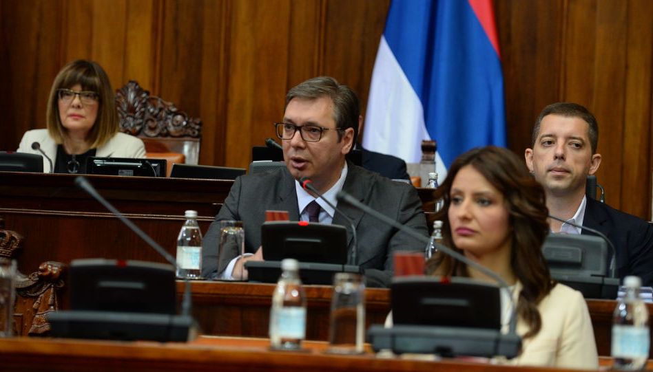 Српскиот Парламент го усвои извештајот на Вучиќ за Косово