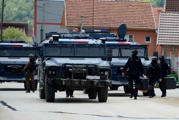 По полицискиот упад на северот на Косово: Протекоа во јавност планот на акцијата и телефонски броеви на специјалците (ФОТО)