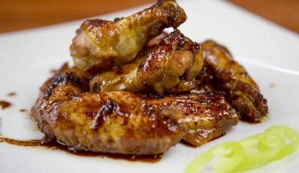 Брз ручек или вечера: Запечени пилешки крилца (ФОТО)