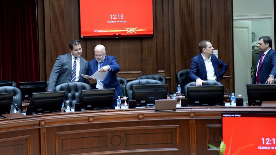 Кој ќе седне во владиното портпаролско столче на Бошњаковски?