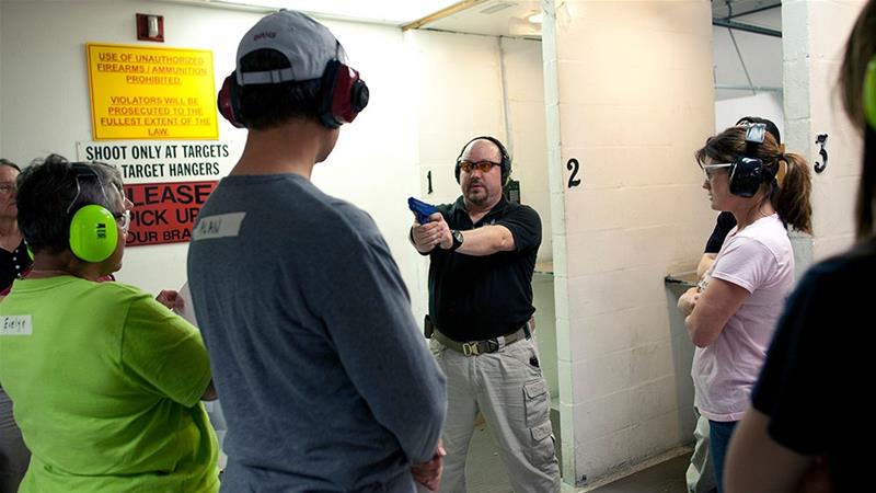 Професорите во Флорида на настава ќе можат да одат со пиштоли