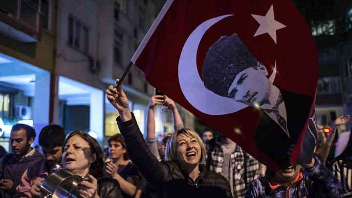 Протести во Истанбул против поништување на резултатите избори