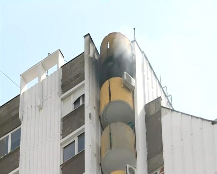 Пожар во зграда во Карпош 4, едно лице пренесено во болница