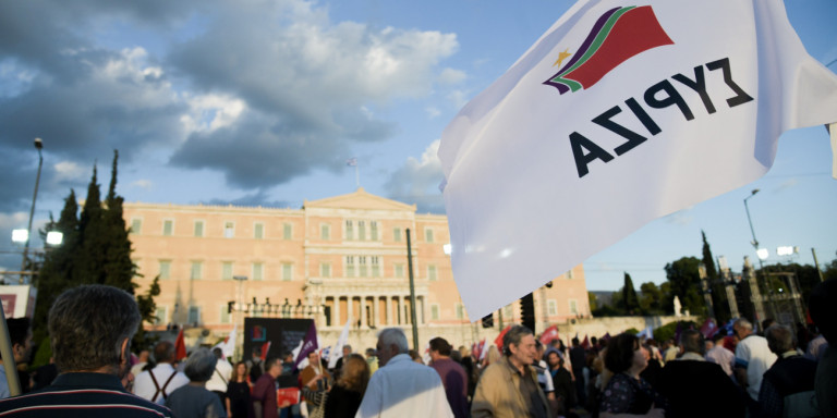 Ципрас со автобуси носел Роми на митинзите во Солун и во Ламија
