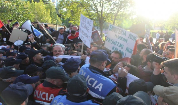 Движењето Самоопределување се тепаше со полицијата – не го сака Вучиќ во Тирана