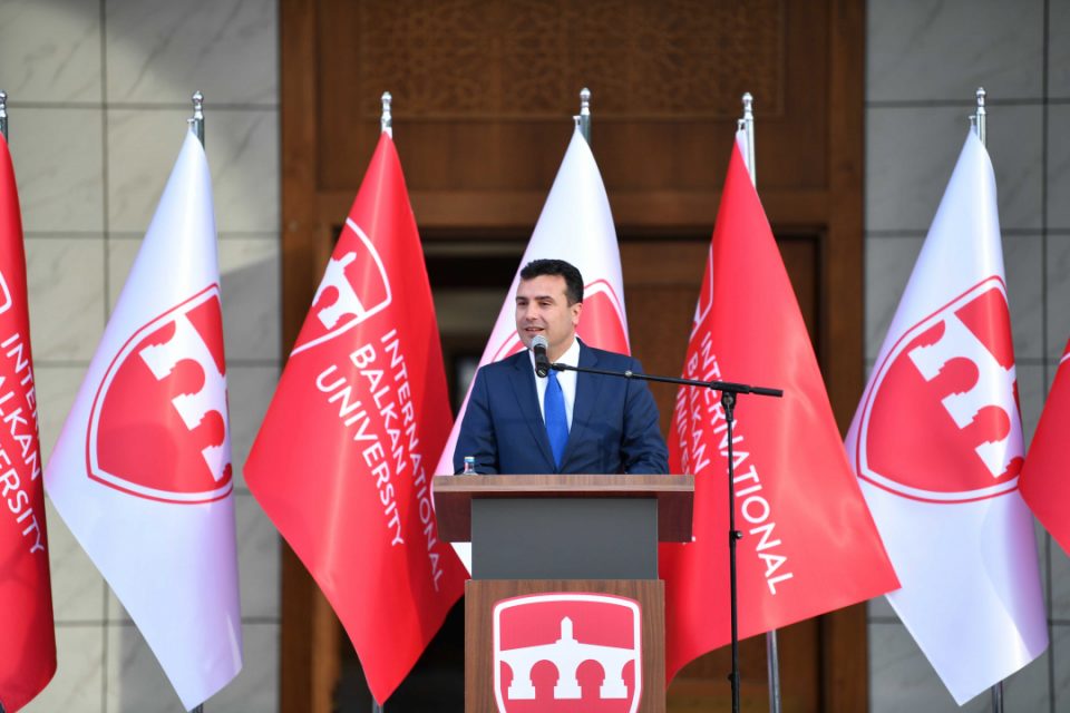 Премиерот Заев на Свечена церемонија на дипломираните студенти на Меѓународниот балкански универзитет