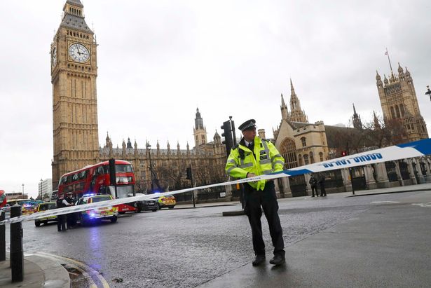 Евакуиран Парламентот во Лондон по предупредување за пожар (ВИДЕО)
