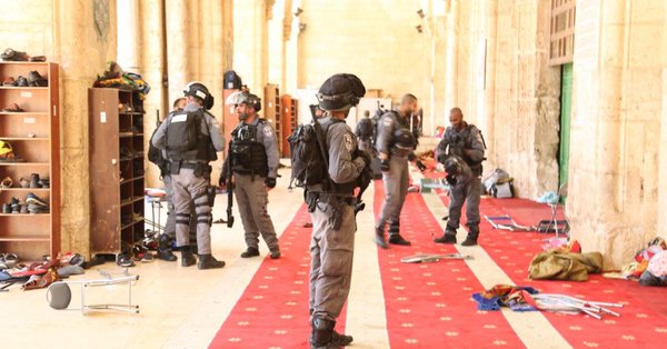 Израелската полиција претепала муслимански верници во џамијата Ал Акса
