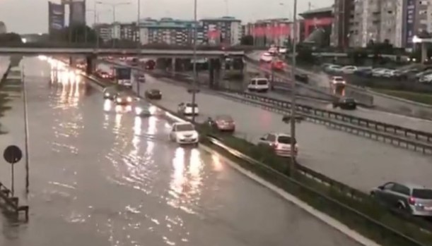 Автопат-река: Поплавен патот од Белград кон Загреб (ВИДЕО)