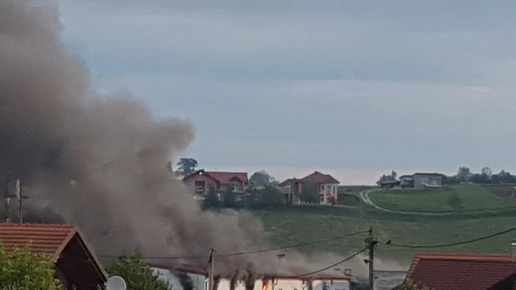 29 повредени при пожар во центарот за мигранти во Велика Кладуша (ВИДЕО)