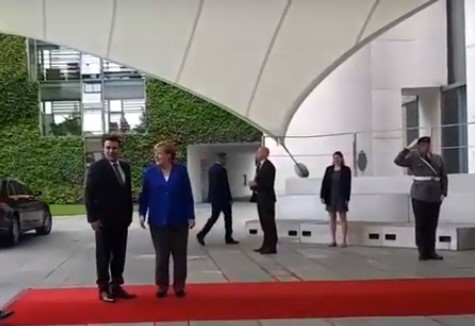Заврши средбата: Заев и Меркел не дадоа изјави (ФОТО)