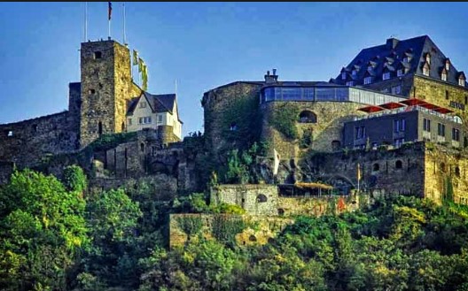 Судот го отфрли барањето: Германскиот цар си го бара замокот назад (ФОТО)