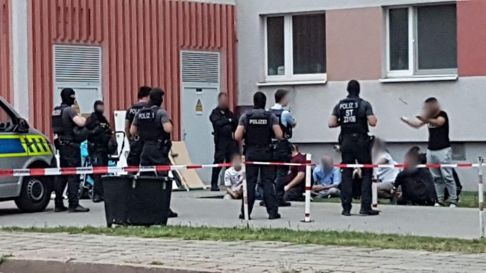 Така тоа го прави германската полиција – уапсени свадбари оти пукале со пиштол