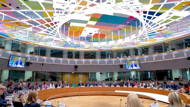 Долги и мачни преговори во Брисел: Земјите членки и натаму поделени кој да ја предводи ЕУ