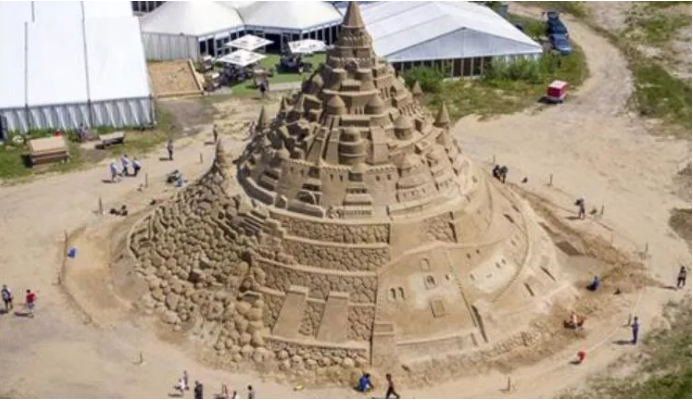 Изграден највисокиот песочен замок во светот – се градеше скоро еден месец