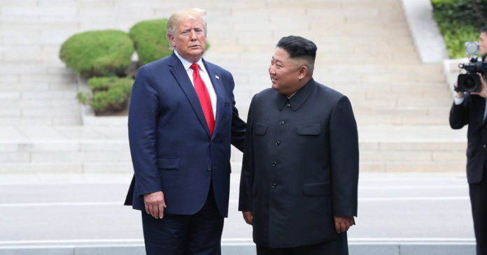 Трамп стана првиот американски претседател кој стапнал во Северна Кореја (ВИДЕО)