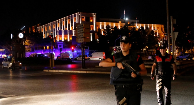 Во Турција ќе се апсат 250 воени офицери за врски со Ѓулен