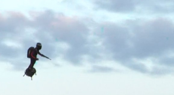 Ова е францускиот војник од иднината: Ќе може да лета два километри во висина и да се движи на небо со 200 километри на час (ВИДЕО)