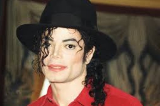 Фанови на Мајкл Џексон тужат две лица кои лажеле дека биле силувани од пејачот