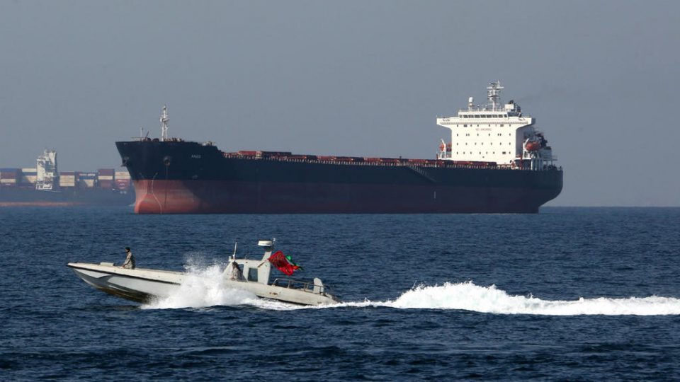Иран: Членовите на екипажот од британскиот танкер се на безбедно и со добро здравје