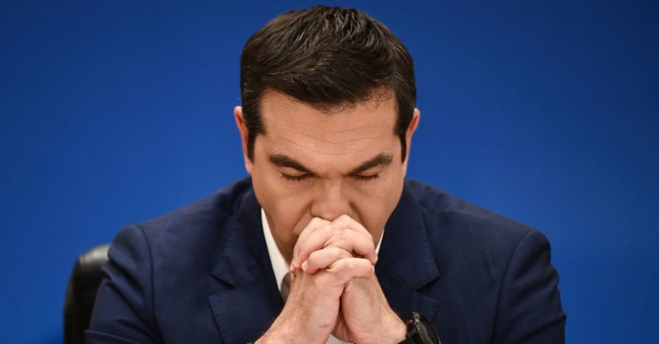 Ципрас го призна поразот: Со крената глава ја прифаќаме одлуката на народот