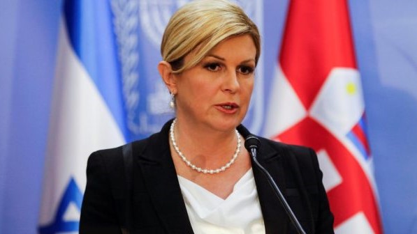 Украдена е целата опрема: Ограбено службеното возило на хрватската претседателка Китаровиќ