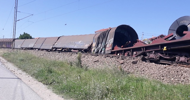 Воз се излизга од шините – Пругата Скопје-Куманово во прекин