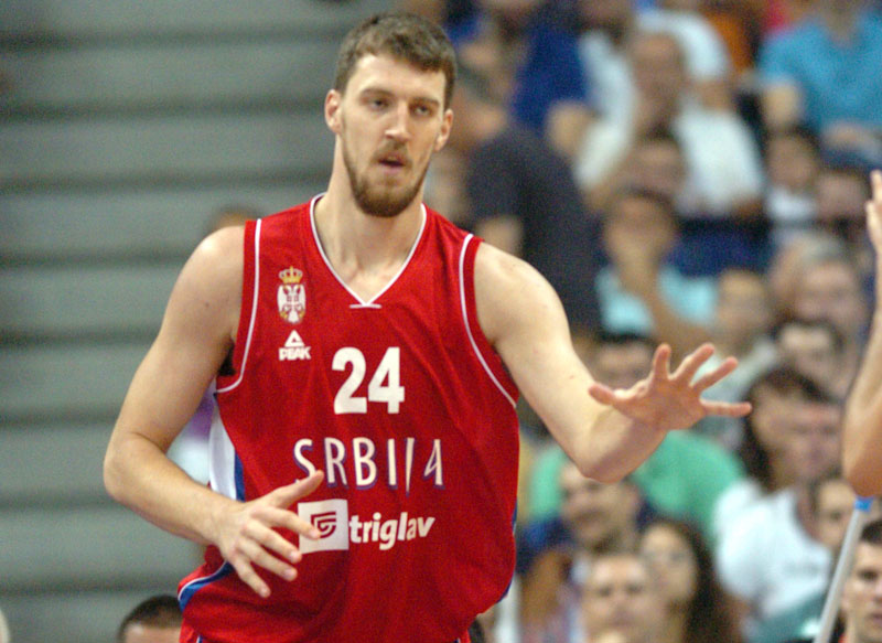 Познатиот српски кошаркар Огњен Кузмиќ во кома по тешка сообраќајна несреќа