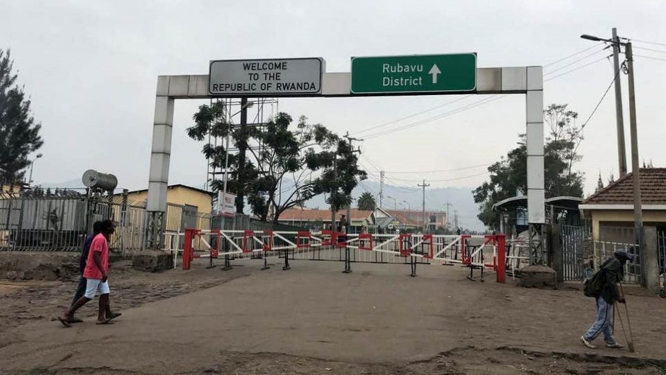 Еболата се шири: Руанда ја затвори границата со Демократска Република Конго