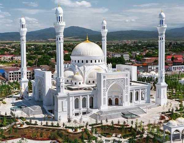 Во Чеченија отворена најголемата џамија во Европа (ВИДЕО)