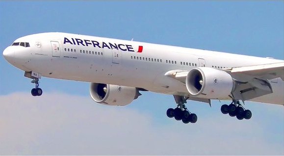 Авион на „Ер Франс“ принудно слета во Луксембург