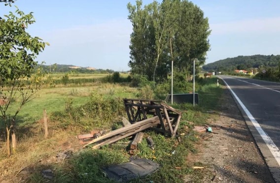 Петмина загинати во Србија: „БМВ“ со голема брзина удрил во „Дачија“,возилото се  влечело по автопатот 70 метри