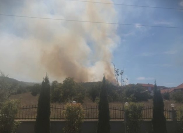 Делумно изгаснат пожарот во Пинтија