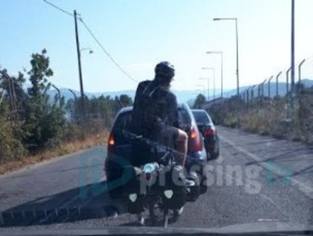 Странски велосипедист им покажа на македонските шофери што е култура (ФОТО)