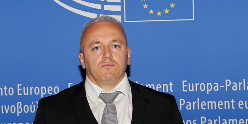 Убиенот албански политичар во Амстердам, имал сопствена војска и милиони евра земени со ветување за Република Чамарија