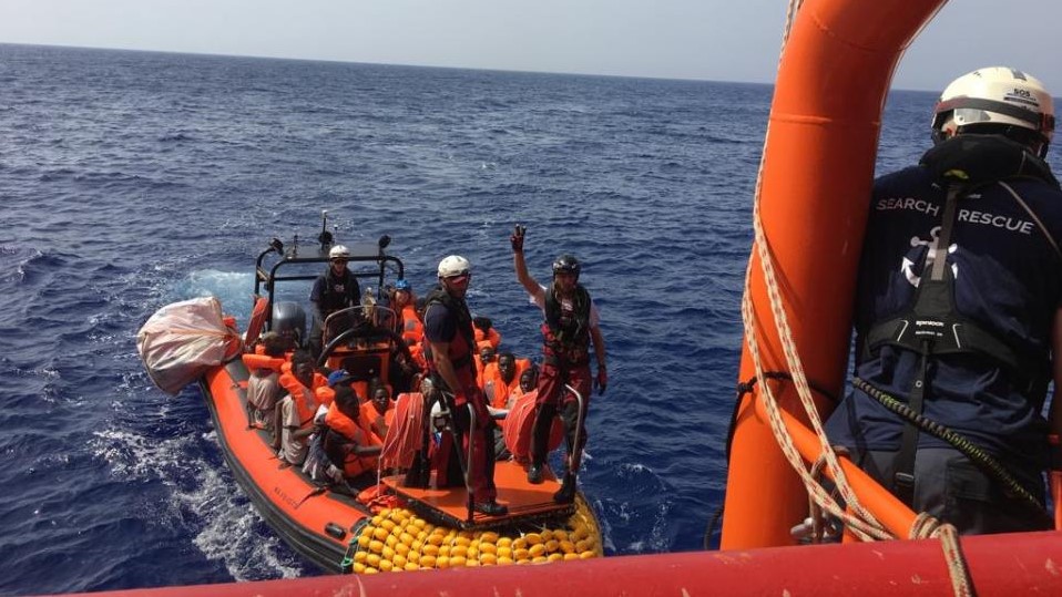 Германски хуманитарен брод со мигранти нема каде да се закотви