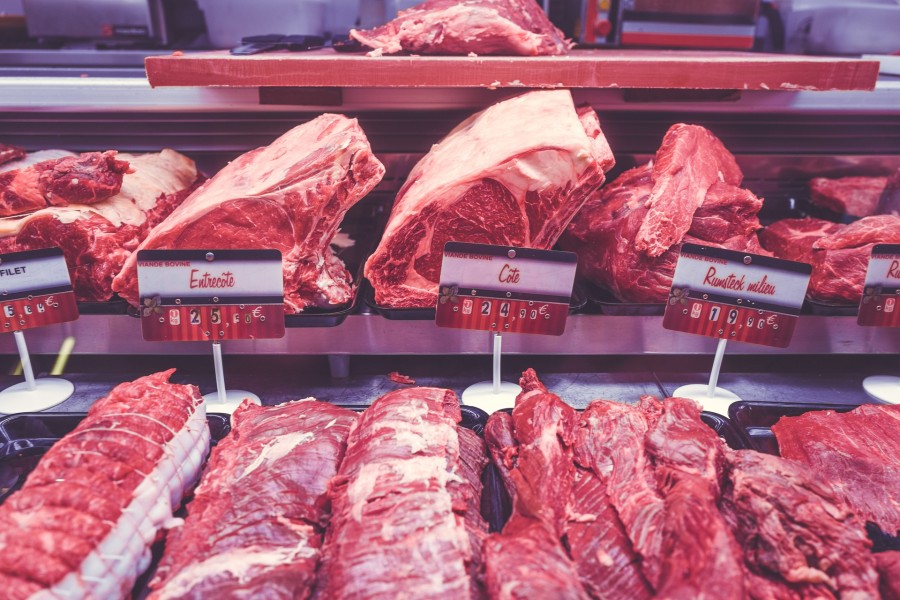 Ако не се дозволи увоз на смрзнато месо, месните преработки по Велигден ќе поскапат и до 40 отсто