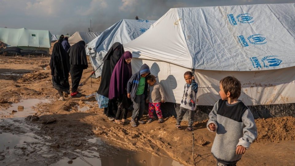 Се затвораат бегалските кампови на грчките острови, на нивно место ќе се градат затворени центри